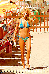 Michelle Hunziker hot in bikini